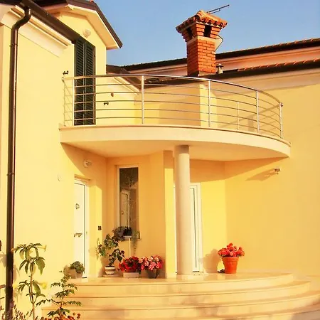 Sv. Pelegrin Апартаменты *