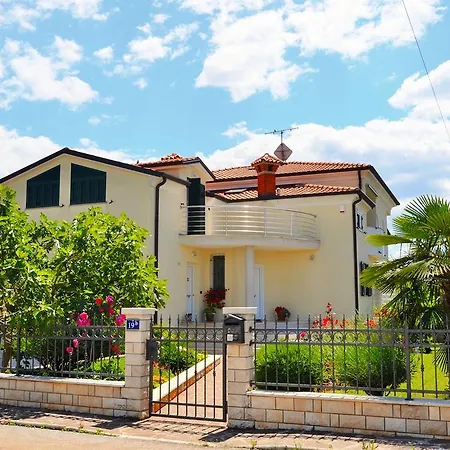 Sv. Pelegrin Apartman *